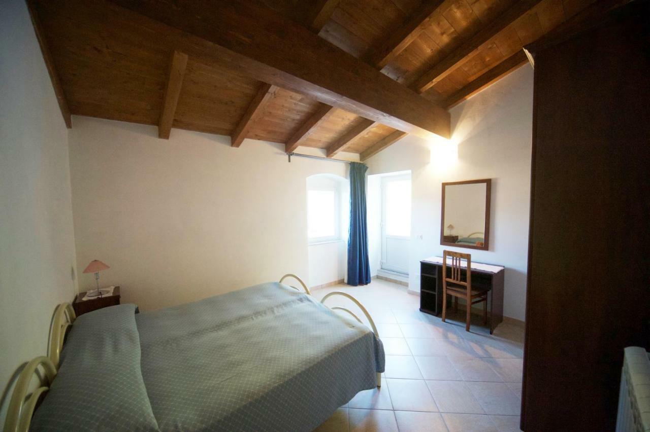 Al Vecchio Convento Mare E Monti Bed & Breakfast Ortonovo Bagian luar foto