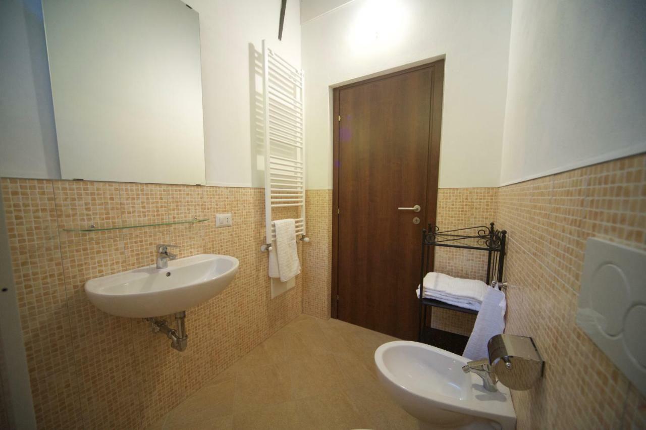 Al Vecchio Convento Mare E Monti Bed & Breakfast Ortonovo Bagian luar foto