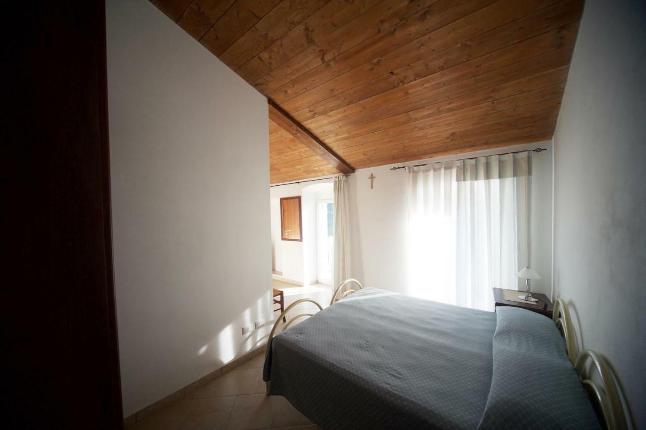 Al Vecchio Convento Mare E Monti Bed & Breakfast Ortonovo Bagian luar foto